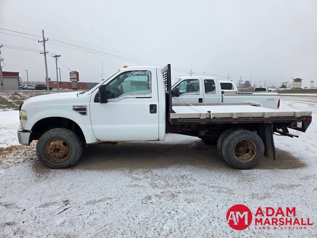 Image of Ford F-350 equipment image 3