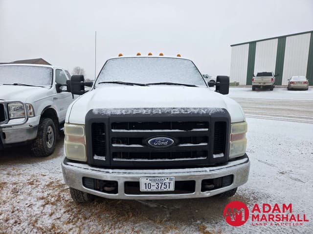 Image of Ford F-350 equipment image 2