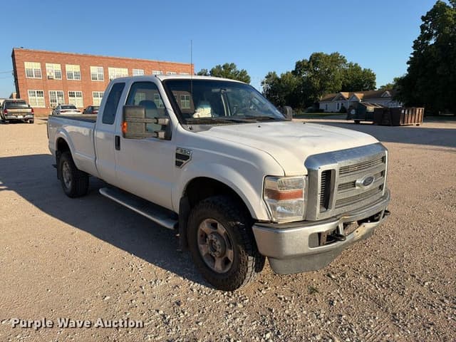 Image of Ford F-350 equipment image 2