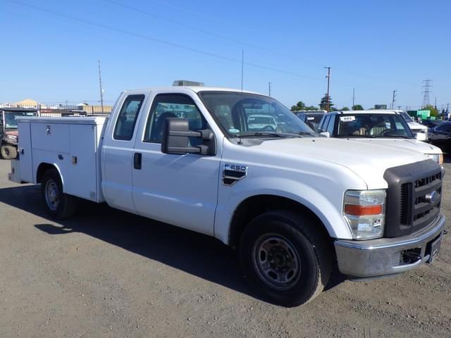 Image of Ford F-350 equipment image 1