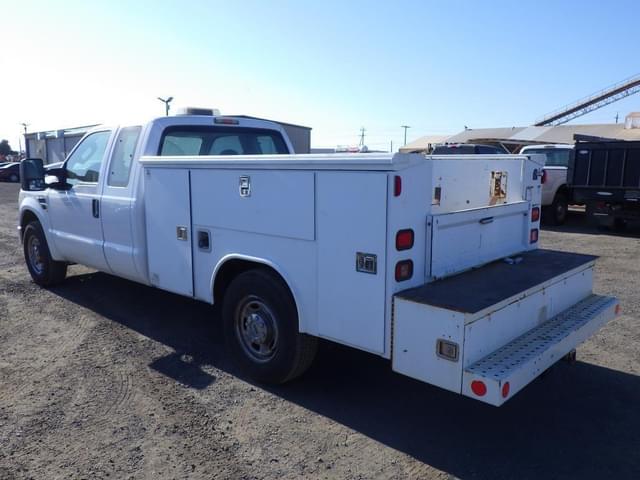 Image of Ford F-350 equipment image 3