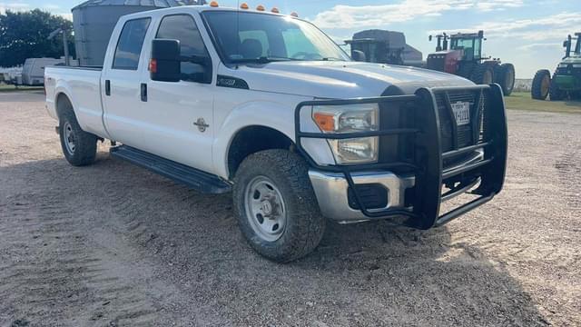 Image of Ford F-350 equipment image 3