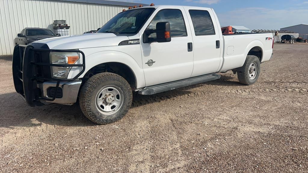 Ford F-350 Equipment Image0