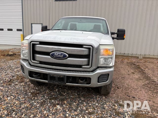 Image of Ford F-350 equipment image 2