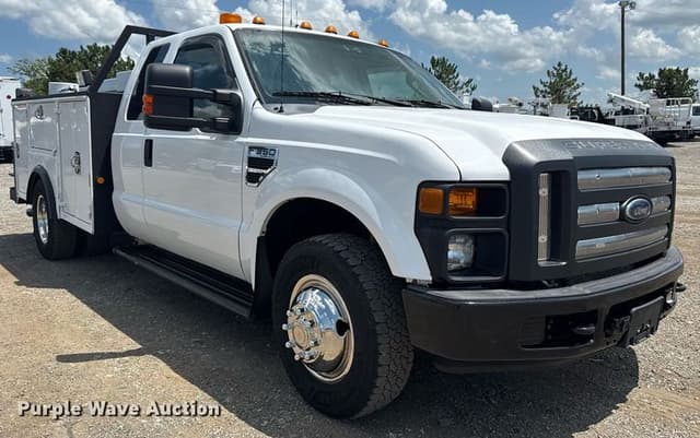 Image of Ford F-350 equipment image 2