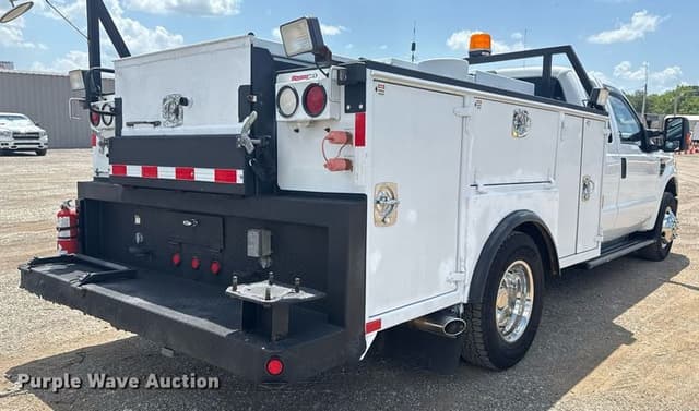 Image of Ford F-350 equipment image 4
