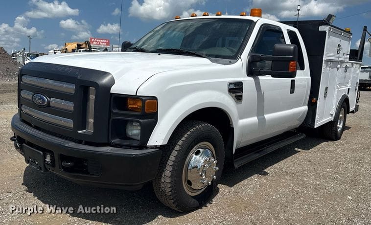 2010 Ford F-350 Equipment Image0