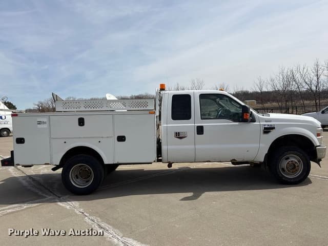 Image of Ford F-350 equipment image 3