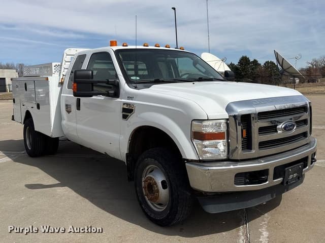Image of Ford F-350 equipment image 2