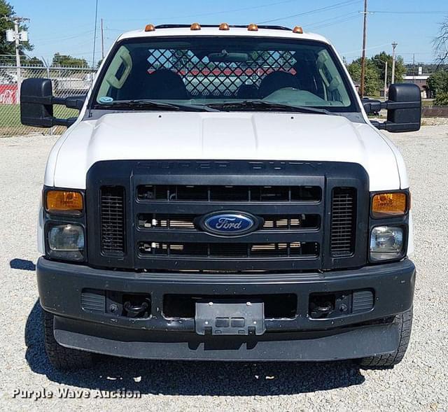 Image of Ford F-350 equipment image 1