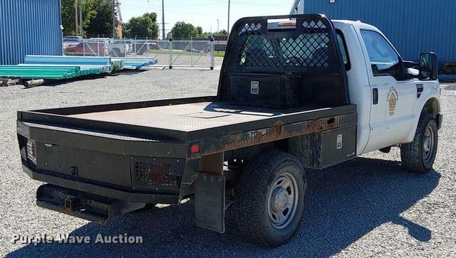 Image of Ford F-350 equipment image 4