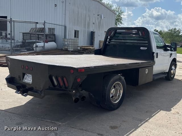 Image of Ford F-350 equipment image 4