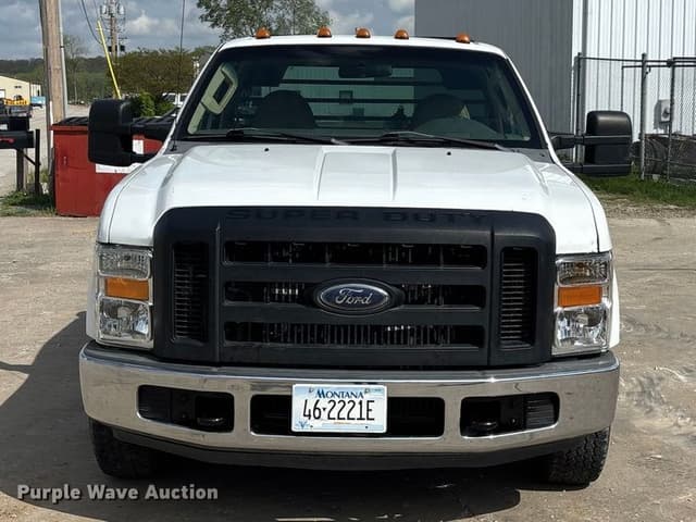 Image of Ford F-350 equipment image 1