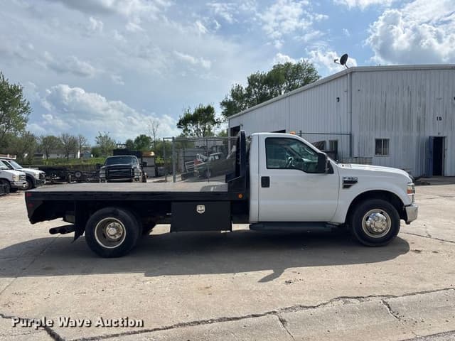 Image of Ford F-350 equipment image 3