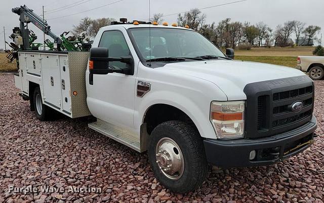 Image of Ford F-350 equipment image 2