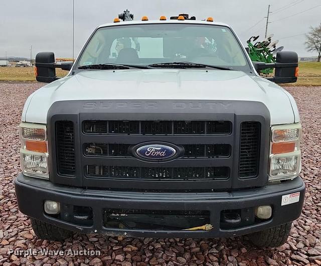 Image of Ford F-350 equipment image 1