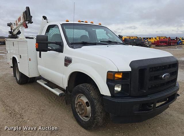 Image of Ford F-350 equipment image 2