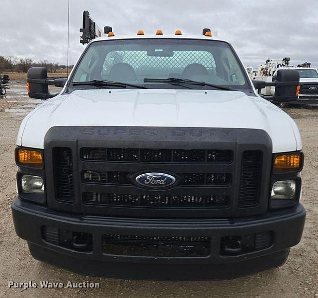 Image of Ford F-350 equipment image 1