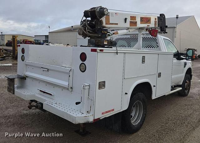 Image of Ford F-350 equipment image 4