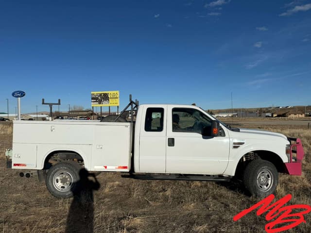 Image of Ford F-350 equipment image 4