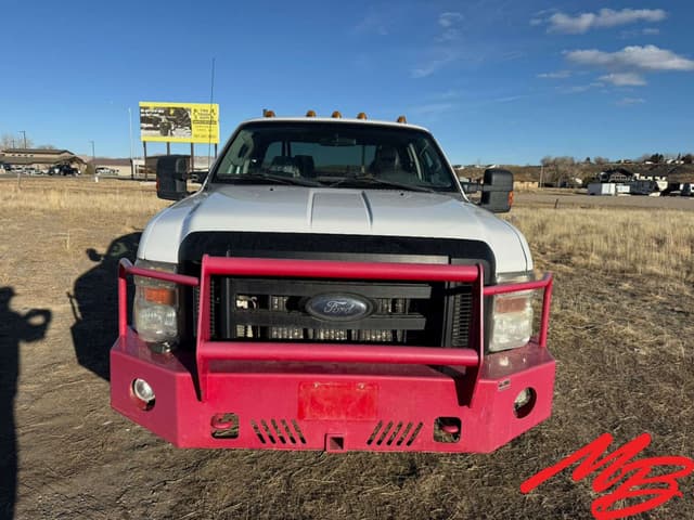 Image of Ford F-350 equipment image 1