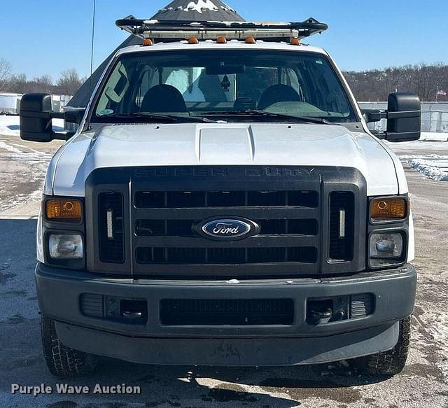 Image of Ford F-350 equipment image 1