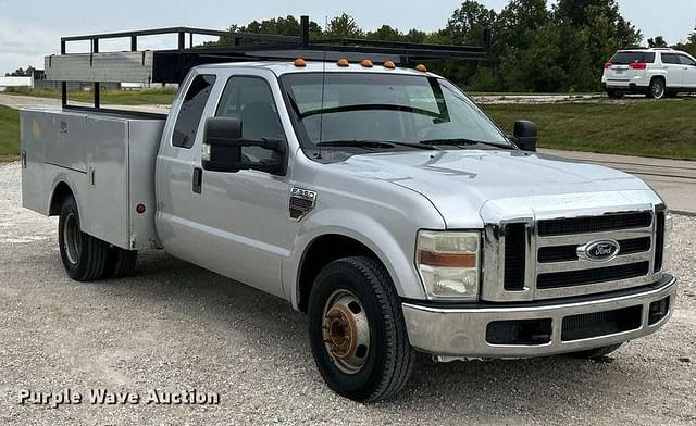 Image of Ford F-350 equipment image 2