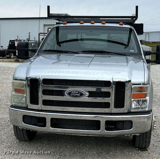 Image of Ford F-350 equipment image 1