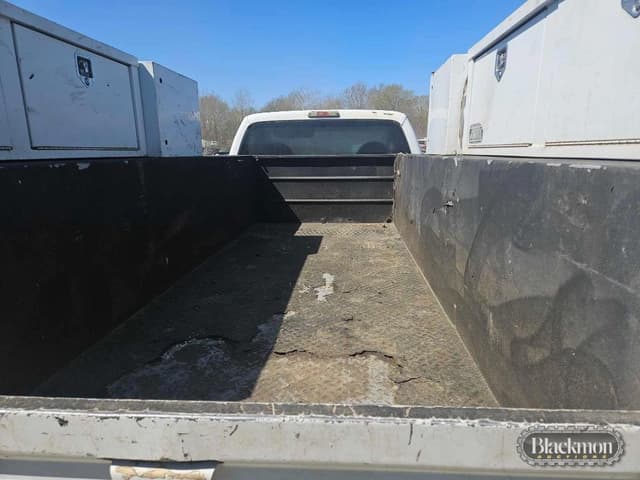 Image of Ford F-350 equipment image 2