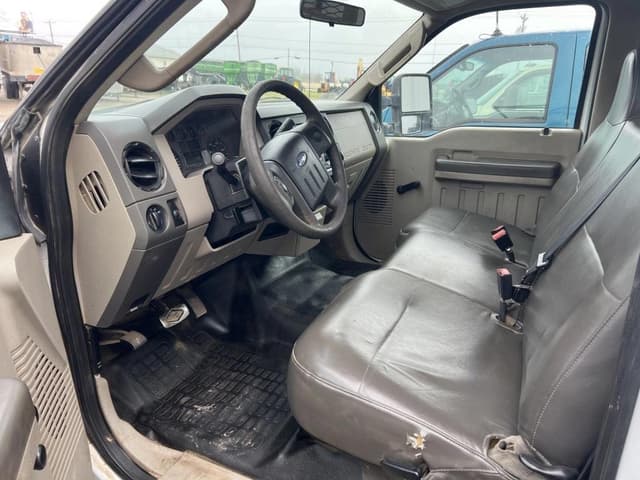 Image of Ford F-350 equipment image 4
