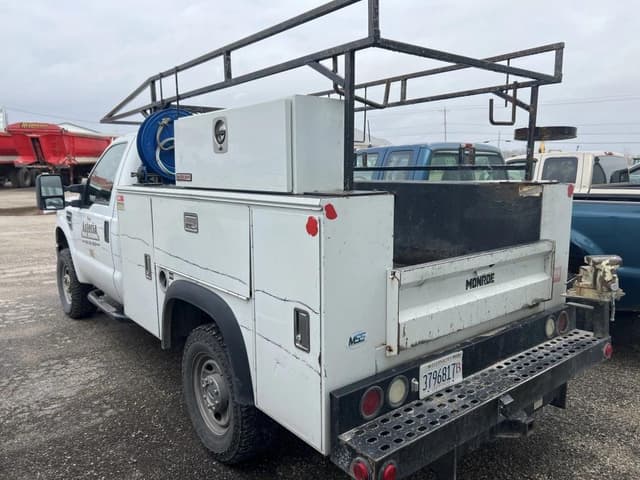 Image of Ford F-350 equipment image 3