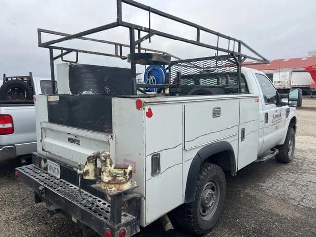Image of Ford F-350 equipment image 2