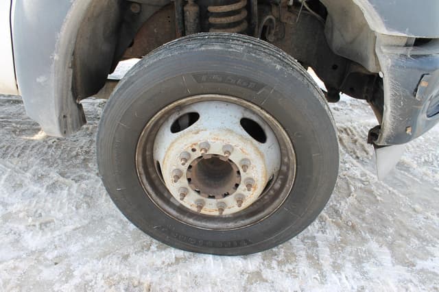 Image of Ford F-450 equipment image 3