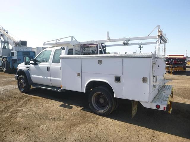 Image of Ford F-450 equipment image 3