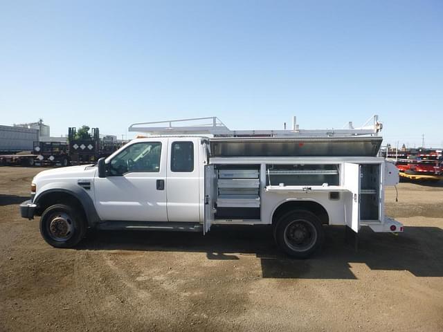 Image of Ford F-450 equipment image 4
