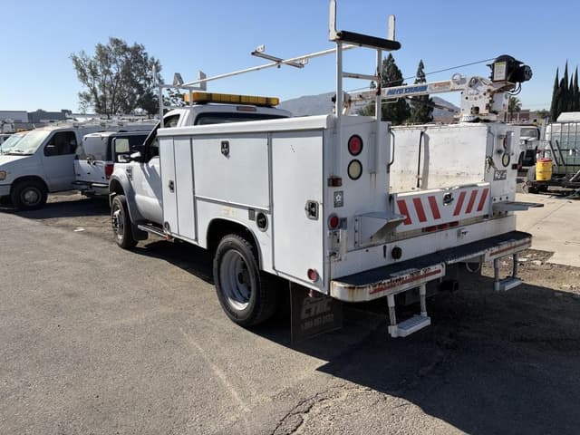 Image of Ford F-450 equipment image 3