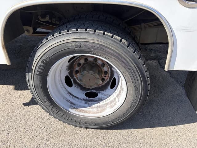 Image of Ford F-450 equipment image 4