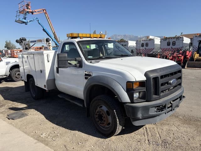 Image of Ford F-450 equipment image 1