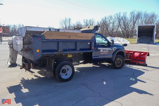 Image of Ford F-450 equipment image 4