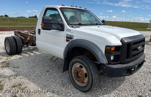 Image of Ford F-450 equipment image 2