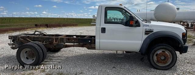 Image of Ford F-450 equipment image 3