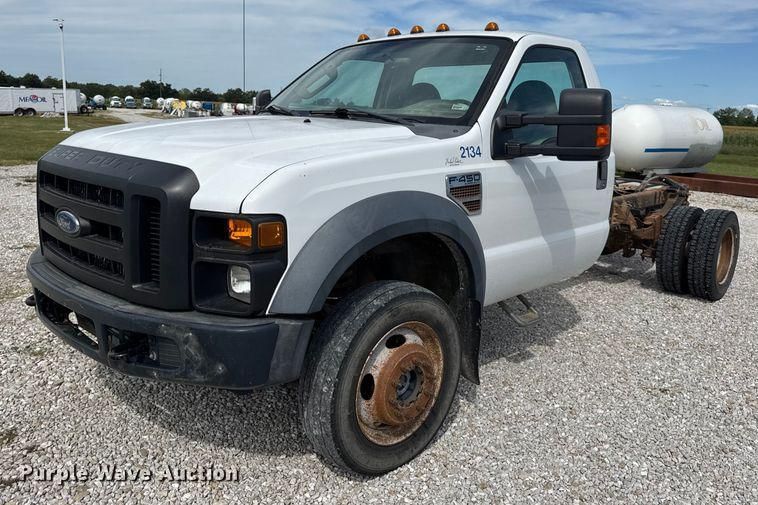 2010 Ford F-450 Equipment Image0
