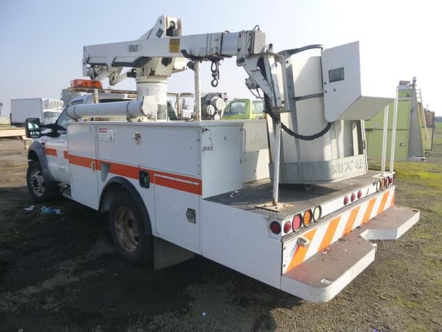 Image of Ford F-550 equipment image 3