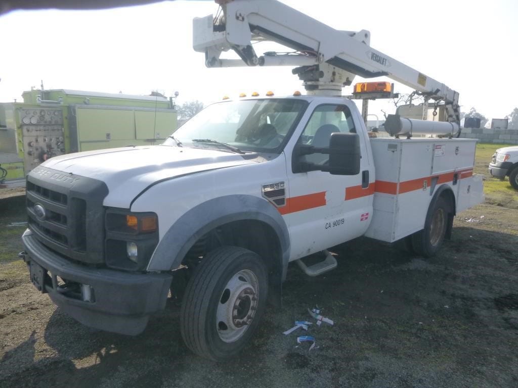 2010 Ford F-550 Equipment Image0