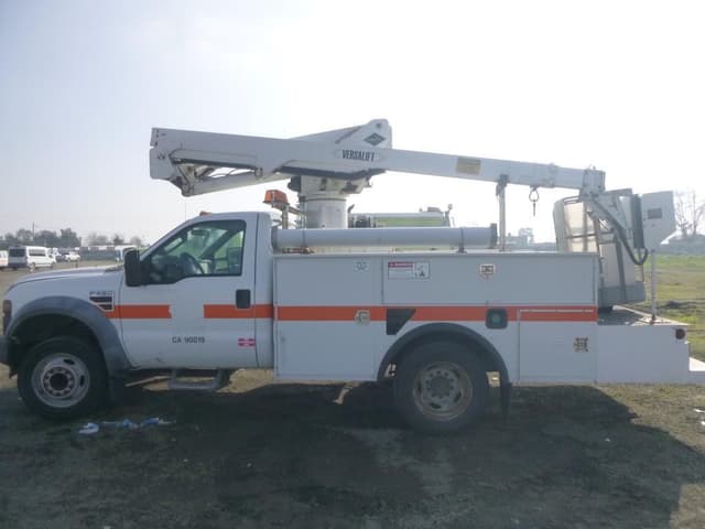 Image of Ford F-550 equipment image 4