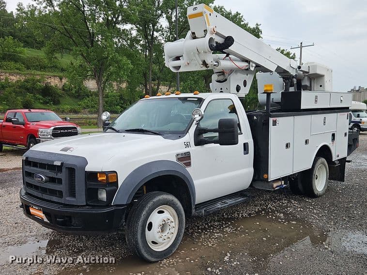 Image of Ford F-550 Primary image