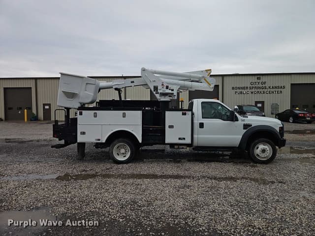 Image of Ford F-550 equipment image 3
