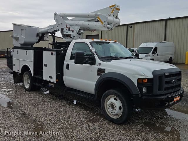 Image of Ford F-550 equipment image 2
