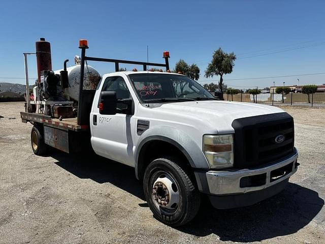 Image of Ford F-550 equipment image 2