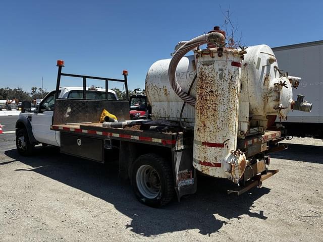 Image of Ford F-550 equipment image 4